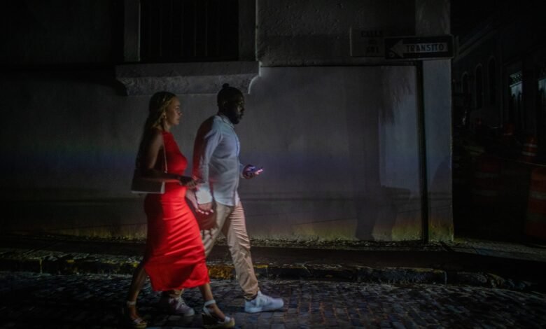 Photo: Blackout sinks to Puerto Rico in the dark through the island